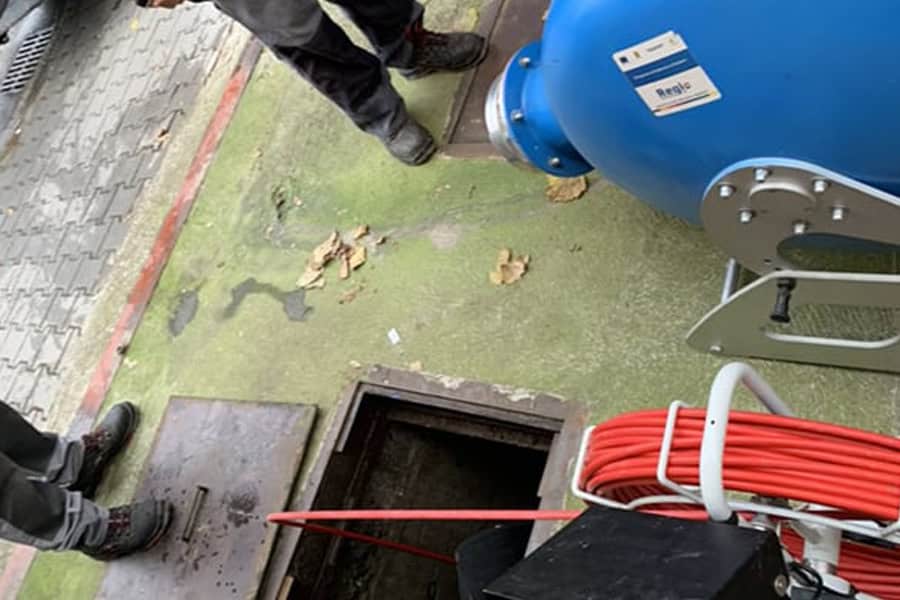 Aveti o retea de canalizare veche care functioneaza tot mai prost