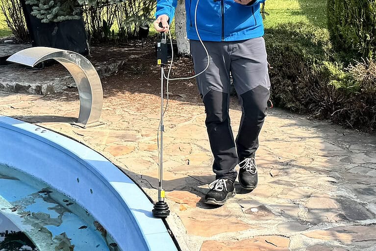 Aveti pierderi de apa, dar sursa nu este vizibila