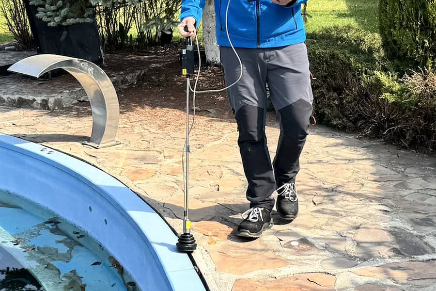 Aveti pierderi de apa, dar sursa nu este vizibila