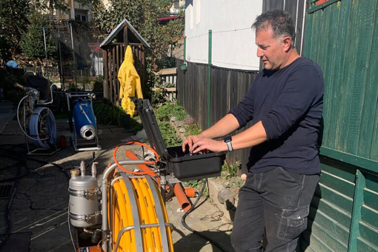 Conducta de canalizare are o fisura Semnele pe care nu trebuie sa le ignorat (2)