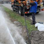 Desfundare canalizare si decolmatare santuri de apa in Harghita