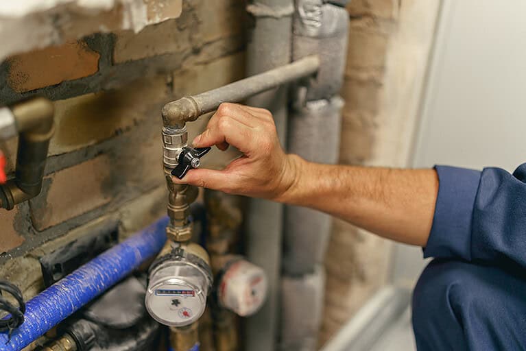 Presiunea apei a scazut in cladire? Problema poate fi ascunsa