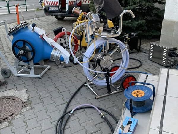 Camasuire conducte canalizare pentru reabilitarea tronsoanelor afectate din reteaua imobilului